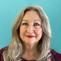 Lynda Ghaedi - Professional headshot
