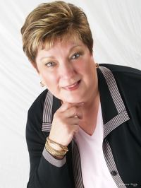 Anita Hildebrecht - Professional headshot