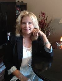 Laura Loman - Professional headshot