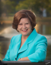 Landa Pennington - Professional headshot