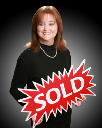 Cindy Davidson - Professional headshot