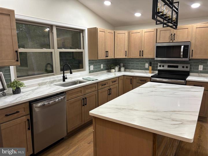 2614 LAKE FERNDALE DRIVE, SPRINGFIELD - Photo 14 of 25