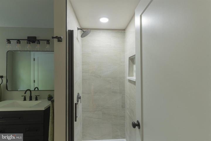 2614 LAKE FERNDALE DRIVE, SPRINGFIELD - Photo 24 of 25