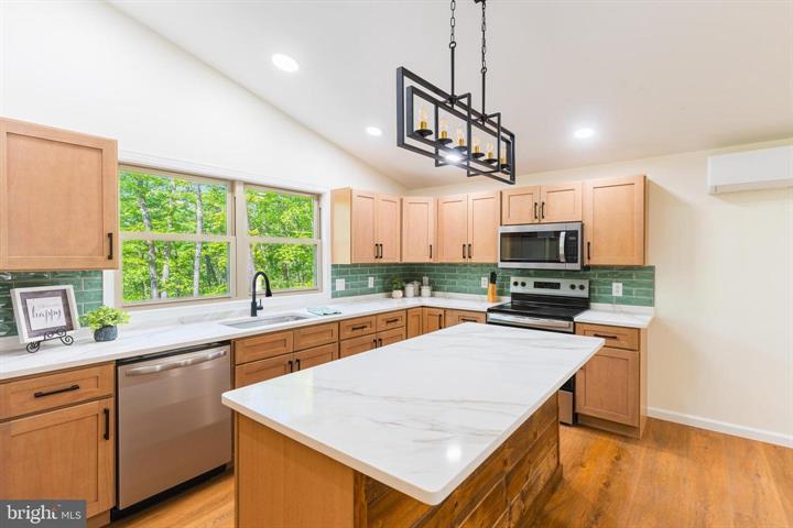 2614 LAKE FERNDALE DRIVE, SPRINGFIELD - Photo 2 of 25