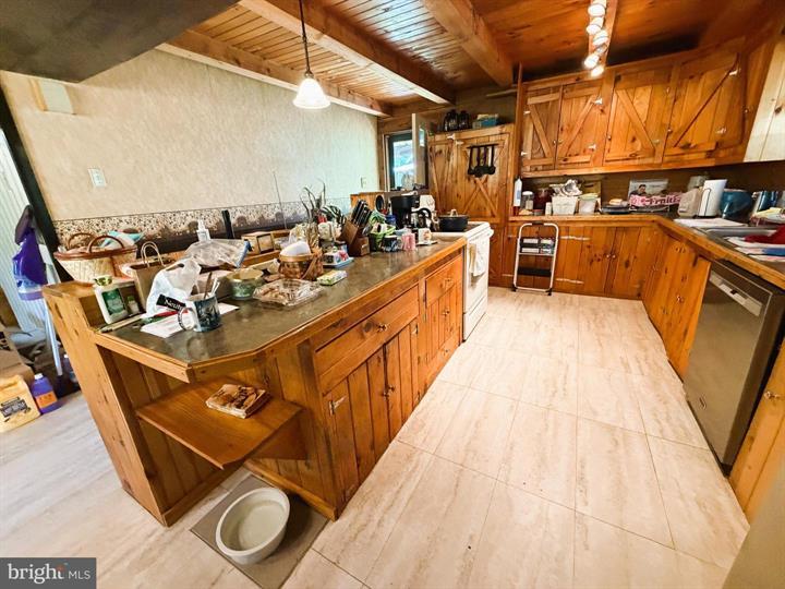 954 RUSTY LANE, MATHIAS - Photo 9 of 25
