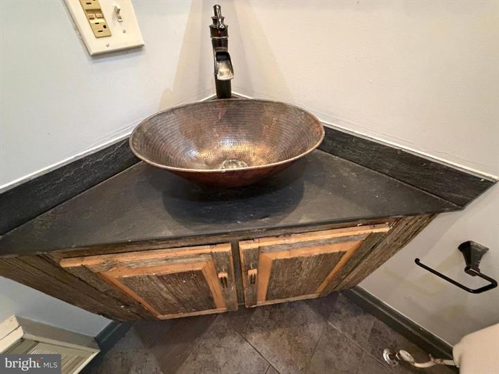 481 FELLER DRIVE, LEVELS - Photo 23 of 25