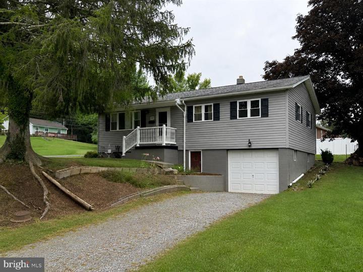 586 CENTRAL AVENUE, ROMNEY - Photo 1 of 21