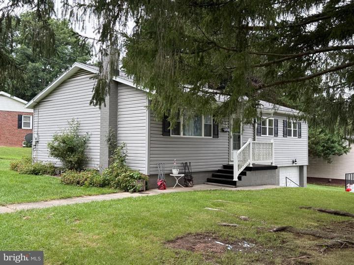 586 CENTRAL AVENUE, ROMNEY - Photo 2 of 21