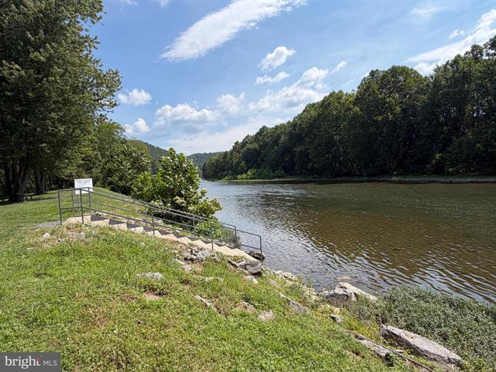 218 BLUFFS ON THE POTOMAC, ROMNEY - Photo 24 of 25