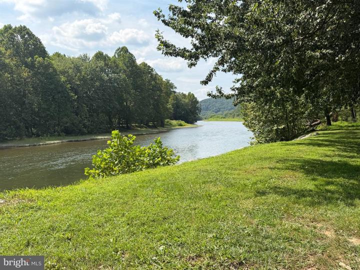 218 BLUFFS ON THE POTOMAC, ROMNEY - Photo 21 of 25