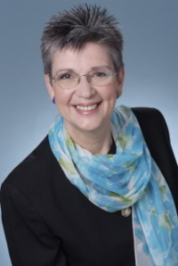 Helen Davies-Miramontes - Professional headshot