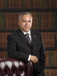Carlos Cardo - Professional headshot