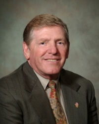 LES HODGE - Professional headshot