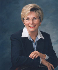 Sandy Trenz - Professional headshot