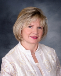 HARRIET HARNAR - Professional headshot