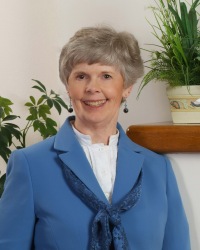 Lynda Lynde - Professional headshot