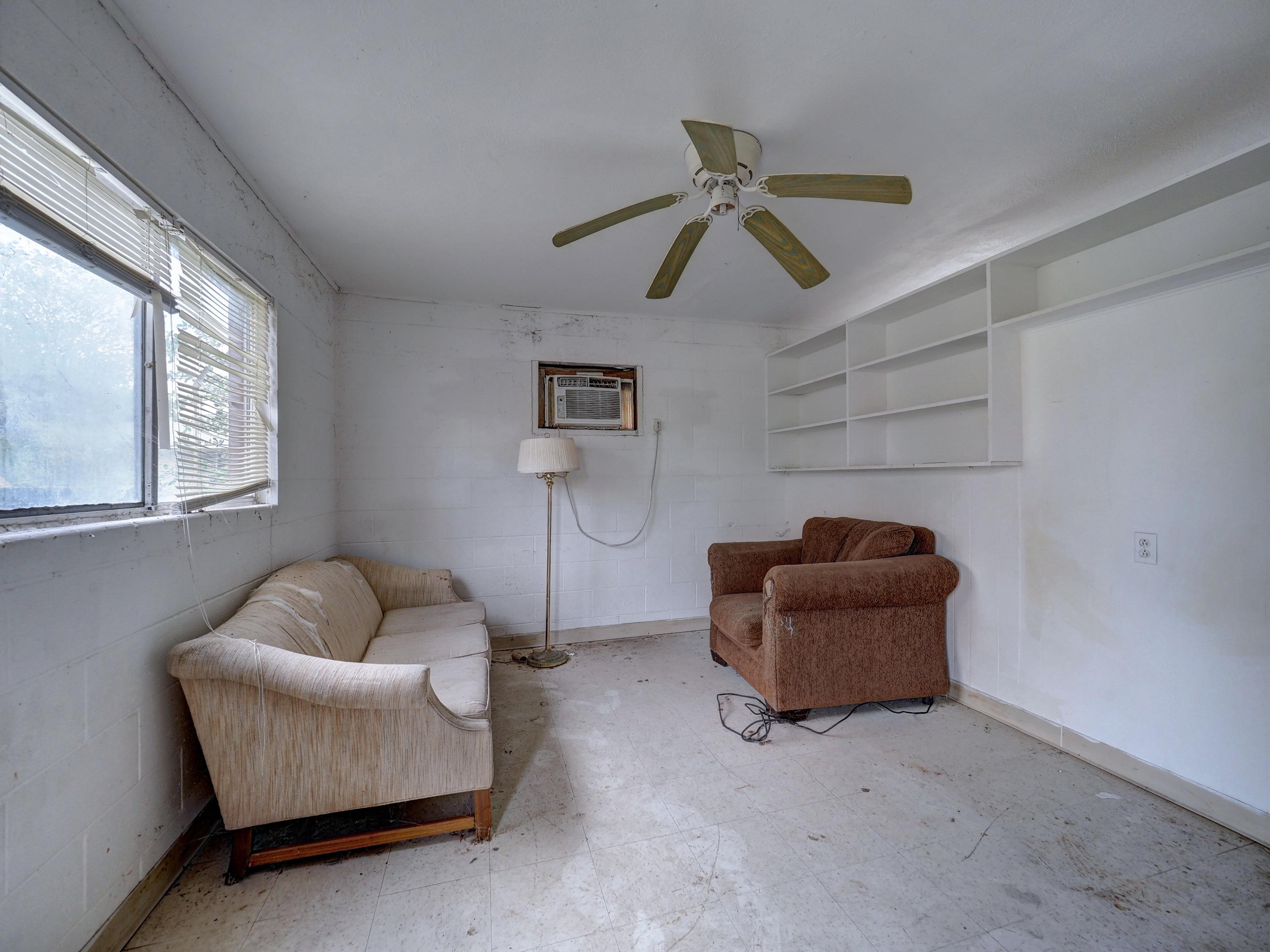 Residential at 628 W Mesquite Ave