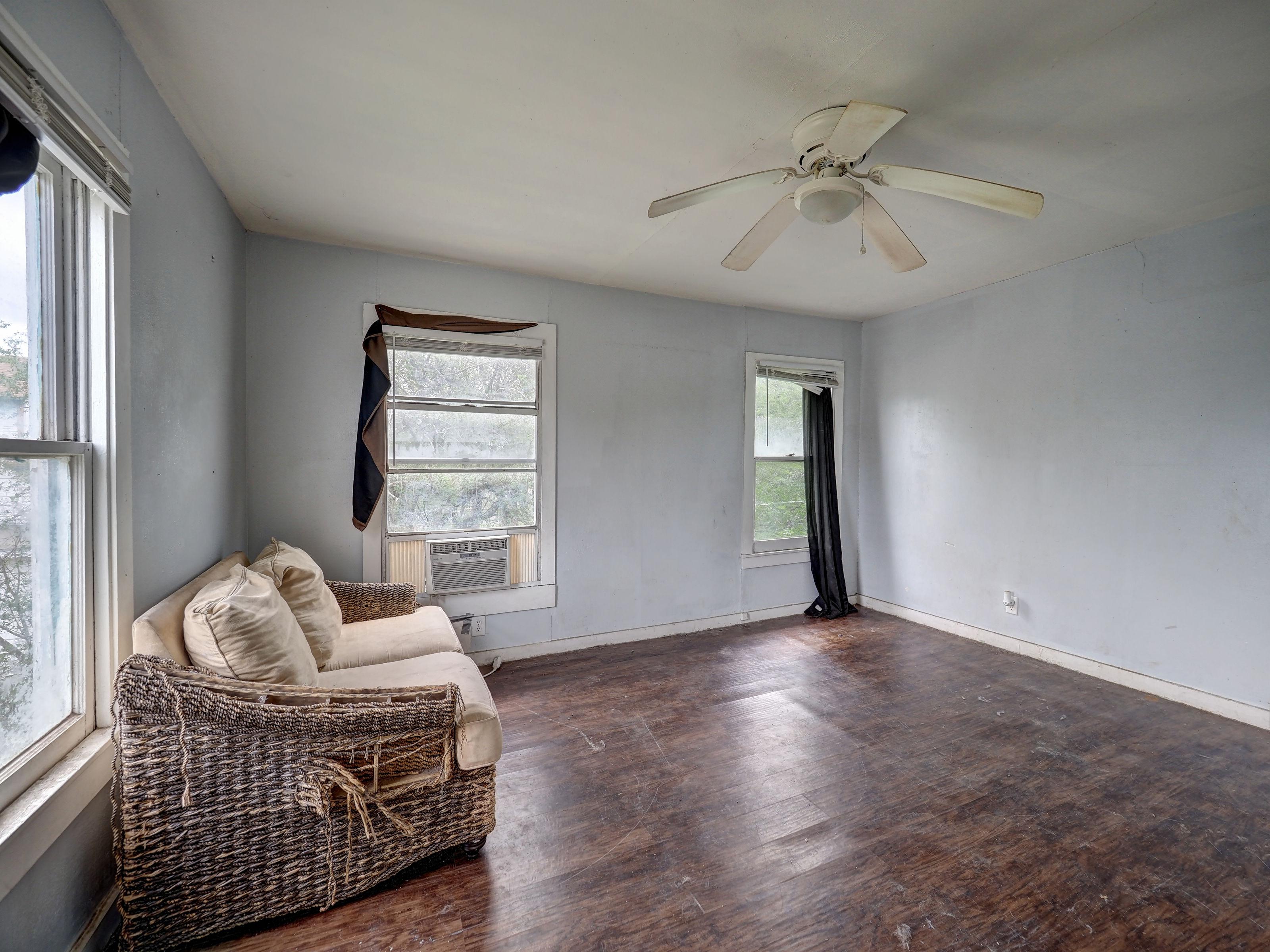 307 W Lee Ave, Kingsville - Photo 3 of 4