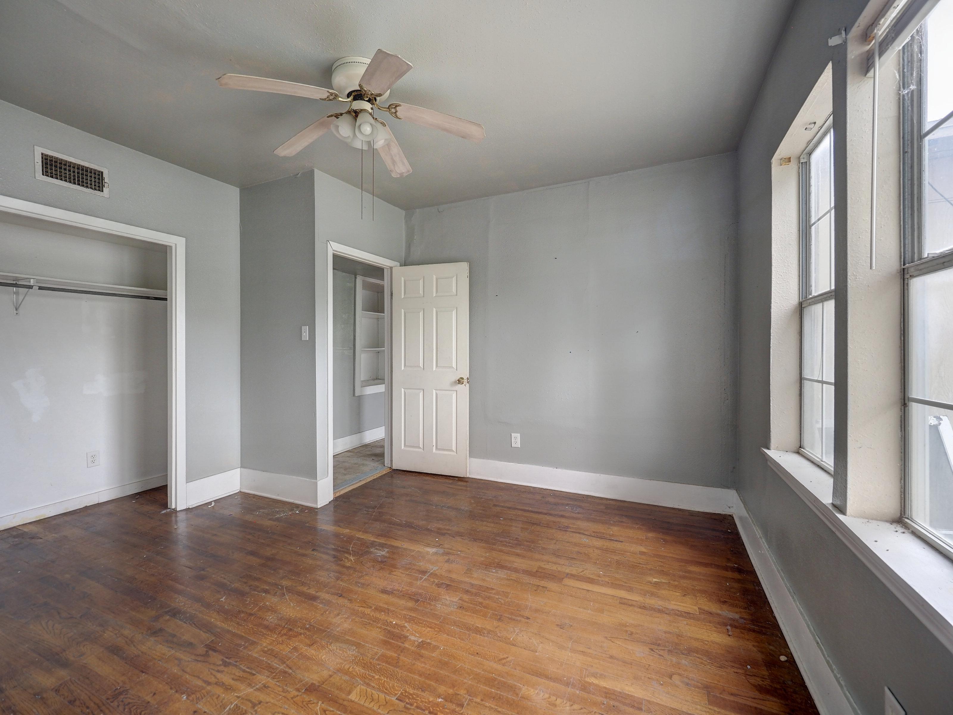 1106 E Huisache Ave, Kingsville - Photo 10 of 26