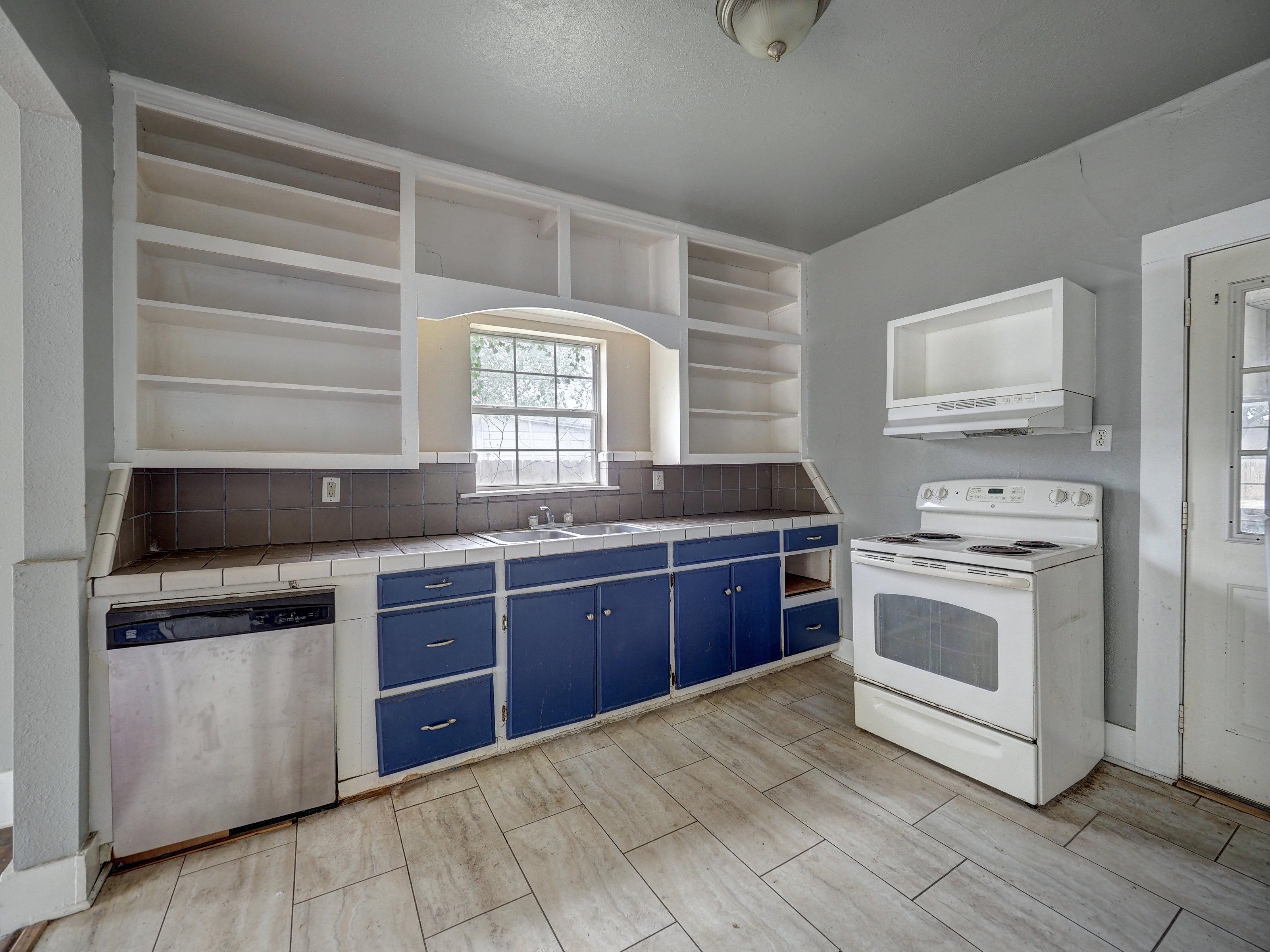 1106 E Huisache Ave, Kingsville - Photo 11 of 26