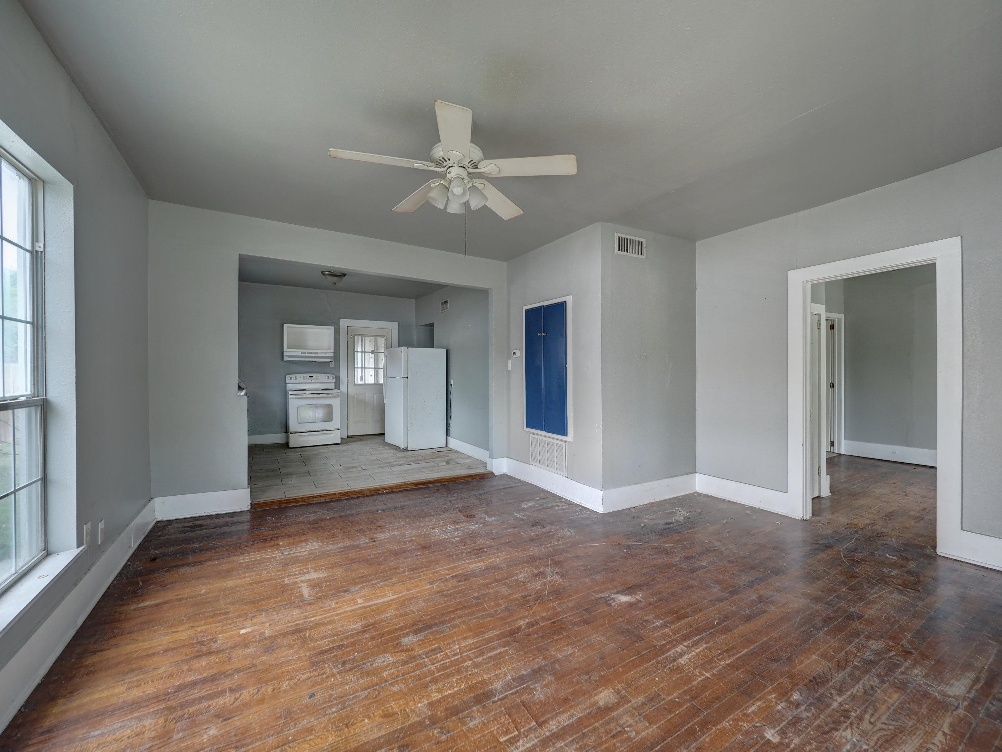 1106 E Huisache Ave, Kingsville - Photo 8 of 26