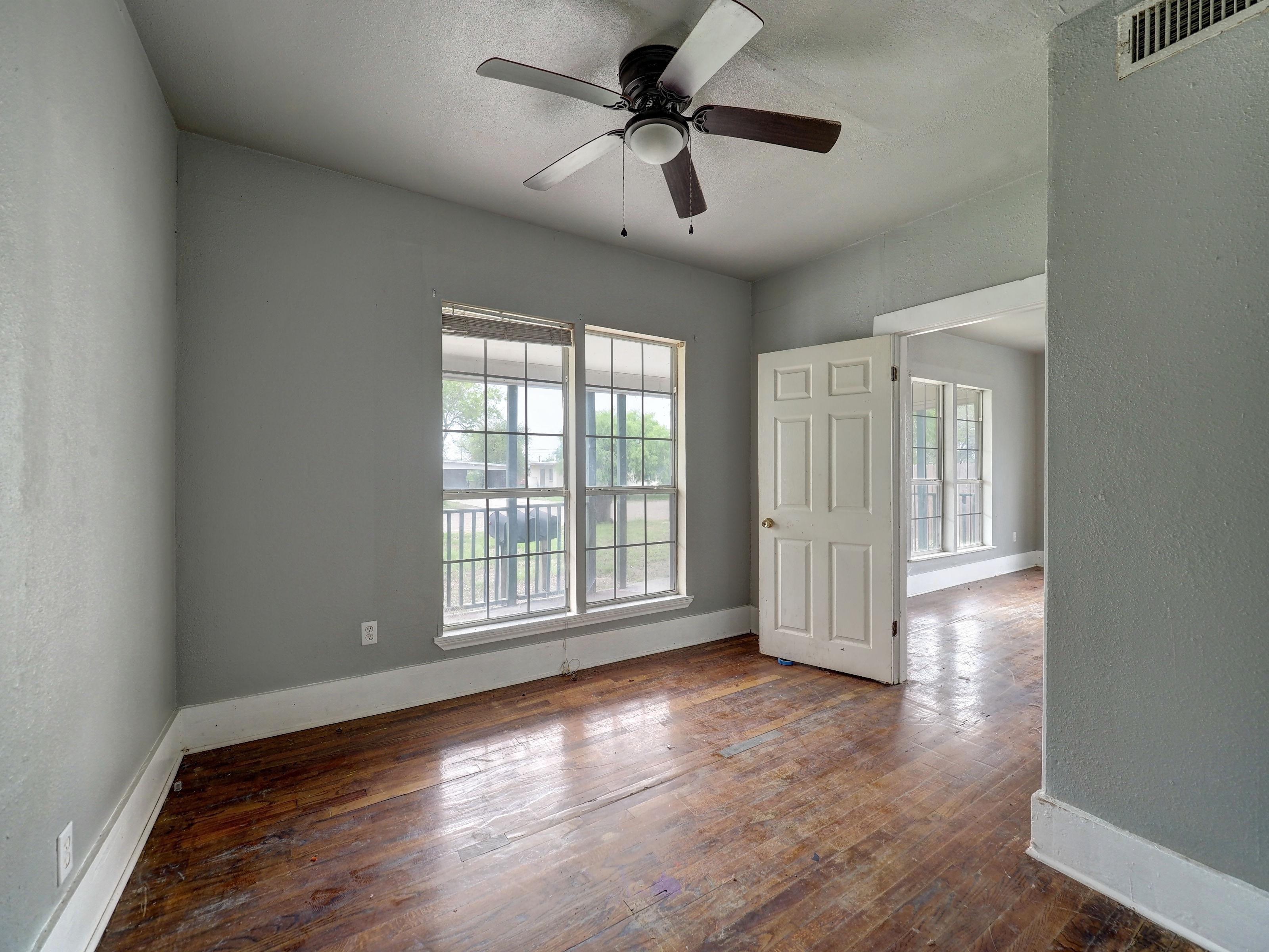 1106 E Huisache Ave, Kingsville - Photo 12 of 26