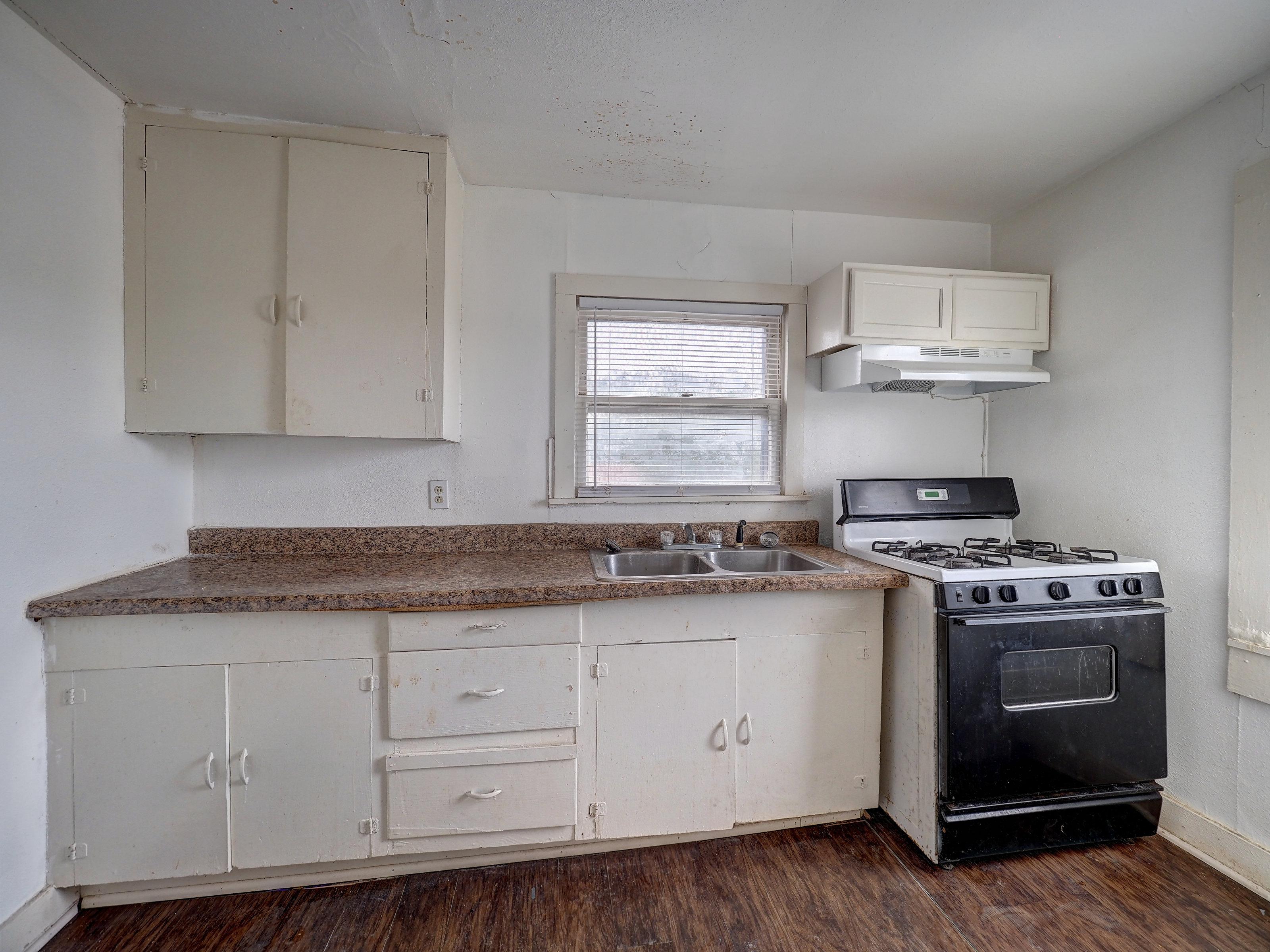 1106 E Huisache Ave, Kingsville - Photo 19 of 26