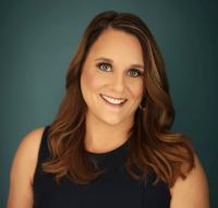 Kelli Clayton - Professional headshot