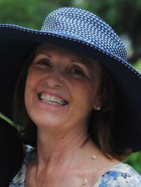 Suzanne Lyons - Professional headshot