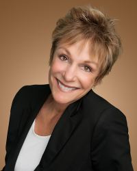 Perrie Mundy - Professional headshot