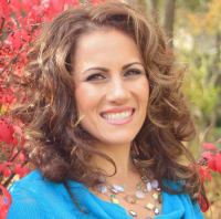 Melanie Henderson - Professional headshot