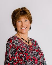 Teresa Camarato - Professional headshot