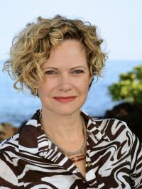 Amy-Noelle Gallo - Professional headshot