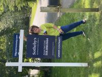 Annie Hart Cool - Professional headshot