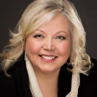 Lauren Perreault - Professional headshot
