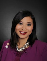 Cindy Wu-Freedman, CRB, CRS, CIPS, RSPS, SRS, PMN, ABR, AHWD, CDPE, SFR, CHS, PSC, TRC, ePro, BPOR, QSC - Professional headshot