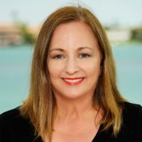 Linda Scheller - Professional headshot