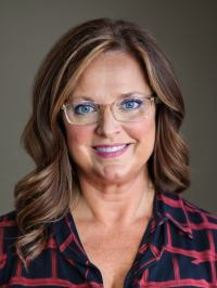 Jennifer Wolfe - Professional headshot